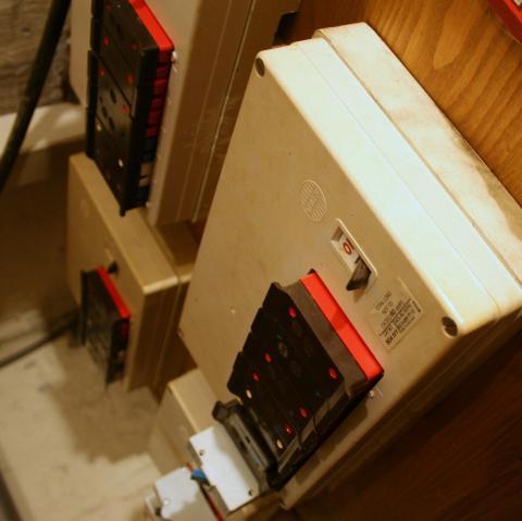 Replacing your Old Fuse Box (Consumer Unit) Replacing your Old Fuse Box (Consumer Unit)